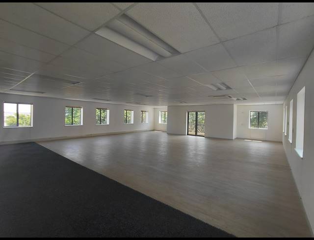 4,132M² OFFICE FOR SALE IN BRYANSTON
